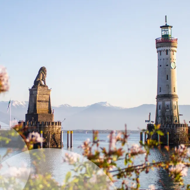 Hafeneinfahrt Lindau, Veranstaltungsort 2027 Hafeneinfahrt Lindau am Bodensee mit Leuchtturm und Bayerischem Löwen, Veranstaltungsort 2027