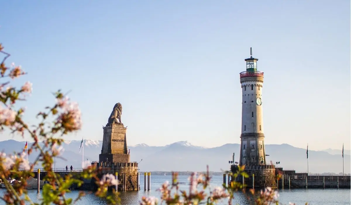 Hafeneinfahrt Lindau, Veranstaltungsort 2027 Hafeneinfahrt Lindau am Bodensee mit Leuchtturm und Bayerischem Löwen, Veranstaltungsort 2027
